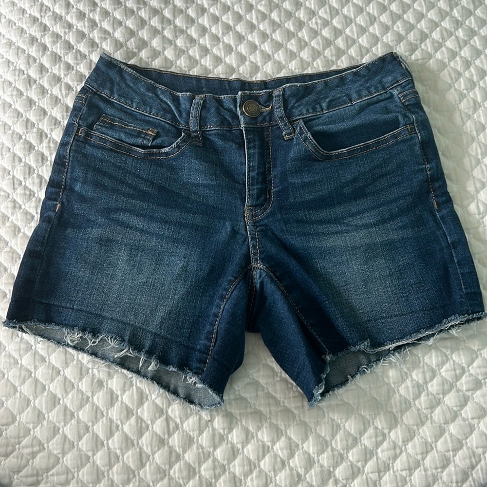 so denim shortie shorts